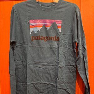 NWT-Mens XS Patagonia graphic tee